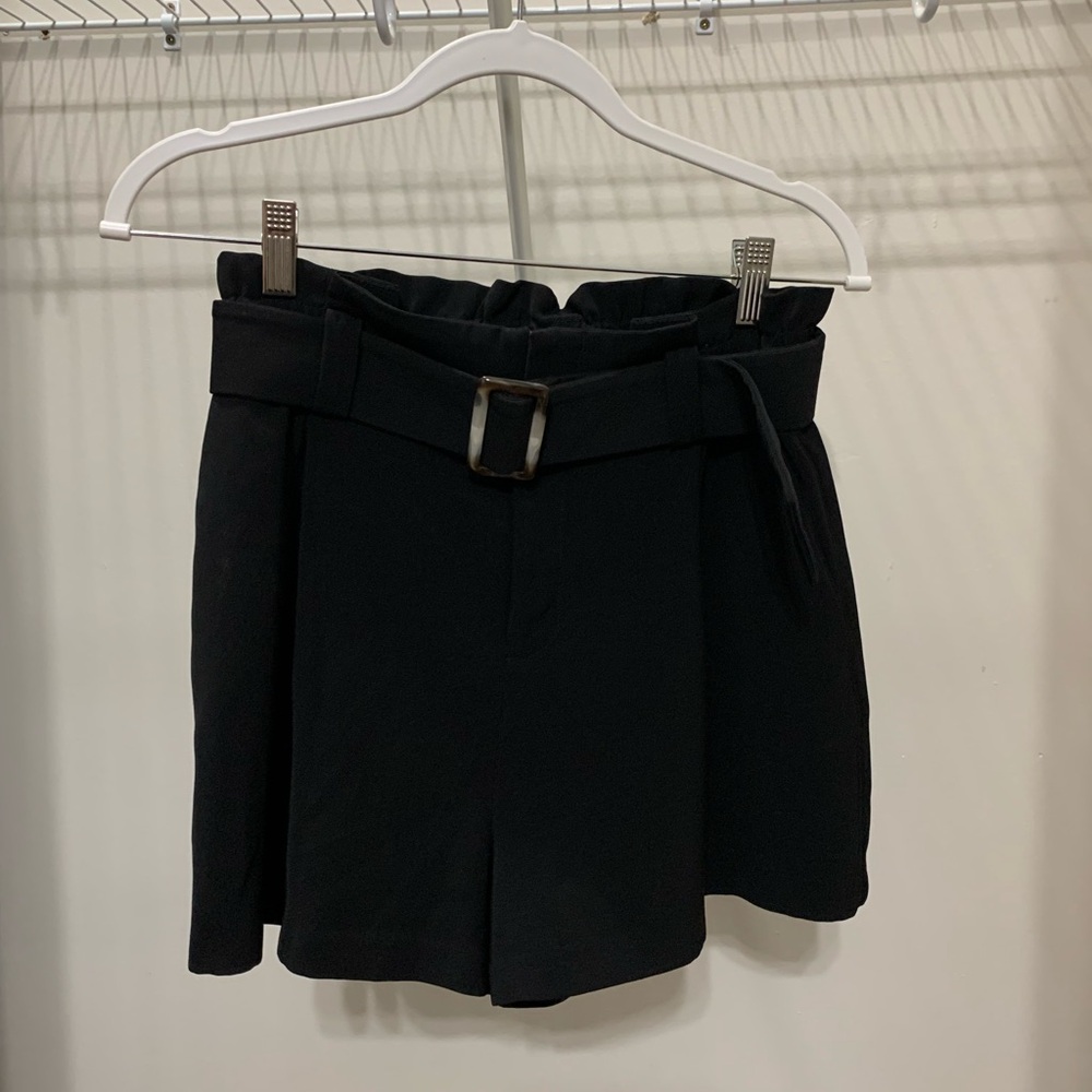 Women’s Nine West High-Waist Belted Shorts in Black